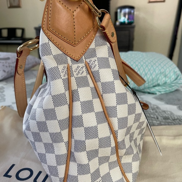 Beautiful Authentic LV Damier Azur Evora GM Handbag - Picture 3 of 16